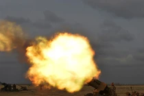 Xem xe tăng, pháo binh Trung Quốc tập trận rầm rộ