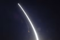 Ảnh đẹp tên lửa đạn đạo Mỹ rời bệ phóng