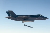Tiêm kích F-35B lần đầu phóng bom “có mắt”