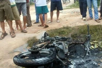 Xôn xao vụ người dân vây đốt xe cảnh sát giao thông