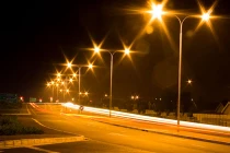 Sau nhà vệ sinh, Hà Nội "sắm" đèn chiếu sáng nghìn tỉ