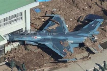 Nhật Bản sửa chữa tiêm kích bị sóng thần đánh hỏng
