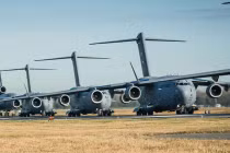 Ảnh QS ấn tượng tuần: C-17 diễn bài “voi đi bộ” hoành tráng