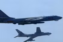 Oanh tạc cơ H-6K “đáng sợ” hơn tàu sân bay Liêu Ninh