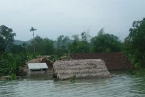 Kinh hoàng bố giết hại 2 con trong đêm mưa lũ