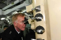 Ảnh QS ấn tượng tuần: tướng Mỹ “tò mò” tàu ngầm Trung Quốc