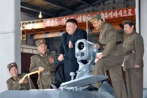 Triều Tiên đóng tàu chiến tàng hình có vũ khí lade?