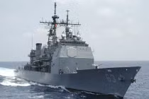 Tàu chiến Mỹ, Trung suýt đụng nhau trên Biển Đông