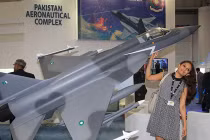 “Lạ mắt” mô hình vũ khí tinh xảo ở triển lãm Dubai 