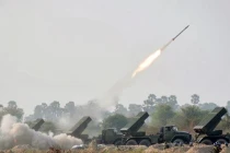 Quân đội Campuchia tập trận bắn pháo BM-21 Grad