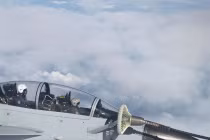 Xem tiêm kích J-10 Trung Quốc “bú sữa” trên không