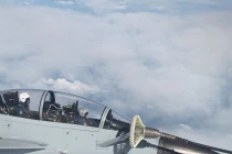 Xem tiêm kích J-10 Trung Quốc “bú sữa” trên không