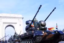 Xem Quân đội Romania duyệt binh hoành tráng 