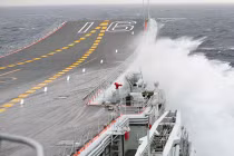 Ảnh TSB Liêu Ninh "khuấy nước" Biển Đông