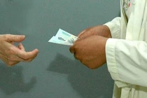 Doanh nghiệp đưa hối lộ nhiều nhất cho ngành nào?