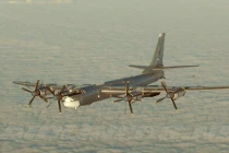 Máy bay ném bom Tu-95 Nga phóng hàng loạt tên lửa