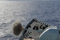 Chiến hạm Trung Quốc “phun khói” ở Nam Thái Bình Dương