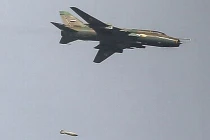 Ảnh “đôi cánh ma thuật” Su-22 Syria trúng đạn