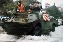 Điểm danh các loại xe quân sự giúp đồng bão lũ lụt