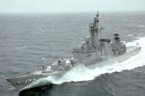 Tàu khu trục tên lửa Nhật Bản bốc cháy