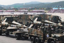 Hàn Quốc duyệt binh khoe vũ khí “khủng”