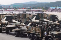 Hàn Quốc duyệt binh khoe vũ khí “khủng”