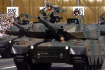 Ngắm vũ khí tối tân trong duyệt binh của Nhật Bản