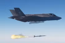 F-35A lần đầu phóng thử tên lửa đối không AIM-120