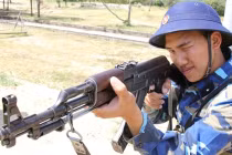 “Lính mới” Hải quân Việt Nam luyện bắn súng AK