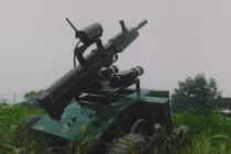 Soi robot chiến đấu do sinh viên Việt Nam chế tạo