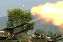 Pháo phòng không Việt Nam “phun lửa” trên trận địa