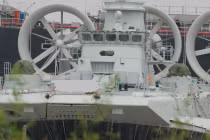 Trung Quốc lắp pháo cho siêu tàu đổ bộ đệm khí