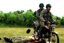 Đặc công VN “mình đồng da sắt” phô diễn công phu “đỉnh”