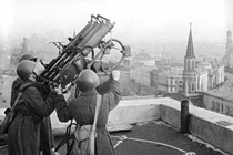 Vì sao phi công Đức từng oanh tạc London lại sợ ném bom xuống Moskva? 