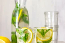 7 món đồ uống đơn giản tăng cường năng lượng cho ngày hè nóng bức