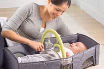 Bé 3 tháng tuổi qua đời khi ngủ chung giường với cha mẹ