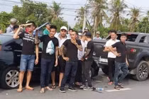 Vụ giang hồ vây xe chở công an: Bị hại yêu cầu khởi tố vụ án