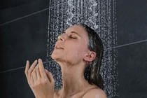 Lưu ý “sống còn” khi tắm gội ngày hè để tránh nguy cơ đột tử 