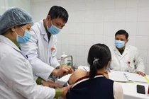 3 nữ tình nguyện viên bắt đầu tiêm vắcxin Nanocovax liều cao nhất 
