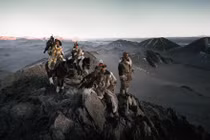 Cuộc sống bí ẩn của người du mục thuần hóa đại bàng 