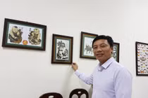 Nhà côn trùng học say mê vẽ tranh từ... bướm