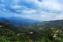 Vượt khúc cua gấp của đèo Ngoạn Mục, ngắm thủy điện Đa Nhim