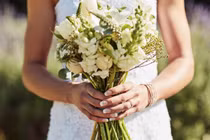 Phù dâu choáng váng trước yêu cầu vô lý của cô dâu trong ngày cưới