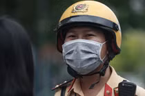 Đại úy CSGT dùng xe chuyên dụng chở thí sinh đến điểm thi đúng "phút 89"