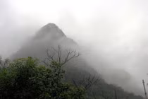 Tận mục núi thiêng Thần Đinh, ai đến cũng "xin lộc" cầu bình an 