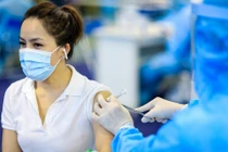 Thủ tướng quyết định bổ sung kinh phí mua 61 triệu liều vắc xin