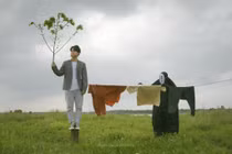 Bắt trend MV Trốn Tìm của Đen Vâu làm giới trẻ "điên đảo"