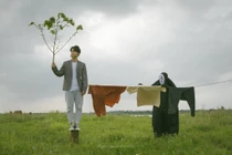 Bắt trend MV Trốn Tìm của Đen Vâu làm giới trẻ "điên đảo"