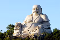 Lặng ngắm tượng Phật Di Lặc trên đỉnh núi Cấm huyền bí