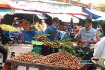 Tiểu thương, hàng ăn vẫn vô tư... không khẩu trang giữa dịch COVID-19